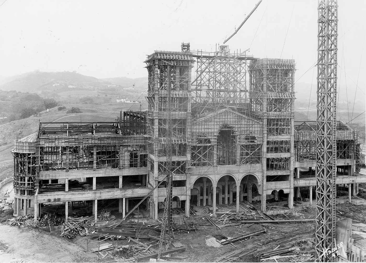 An old black & white image documenting the construction of Royce Hall, a large UCLA facility .
